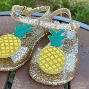 Old navy gold pineapple jellies  toddler 6